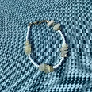 Elegant White and Gold Beaded Bracelet